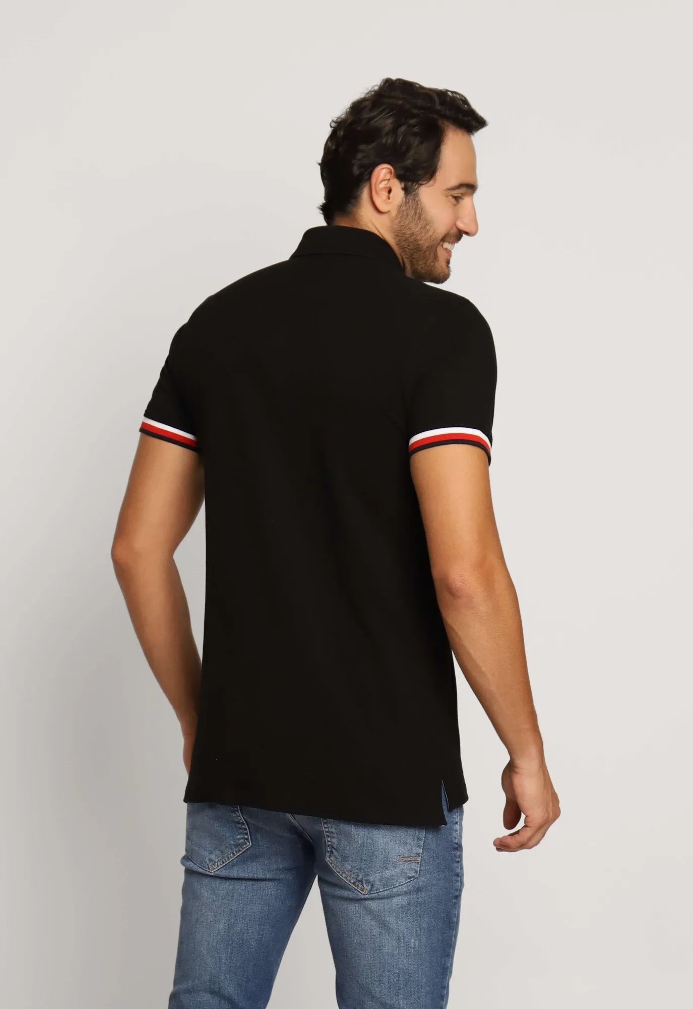 Polo Masculina Regular Fit Tommy Hilfiger com Retilínea no Punho - Henri Store