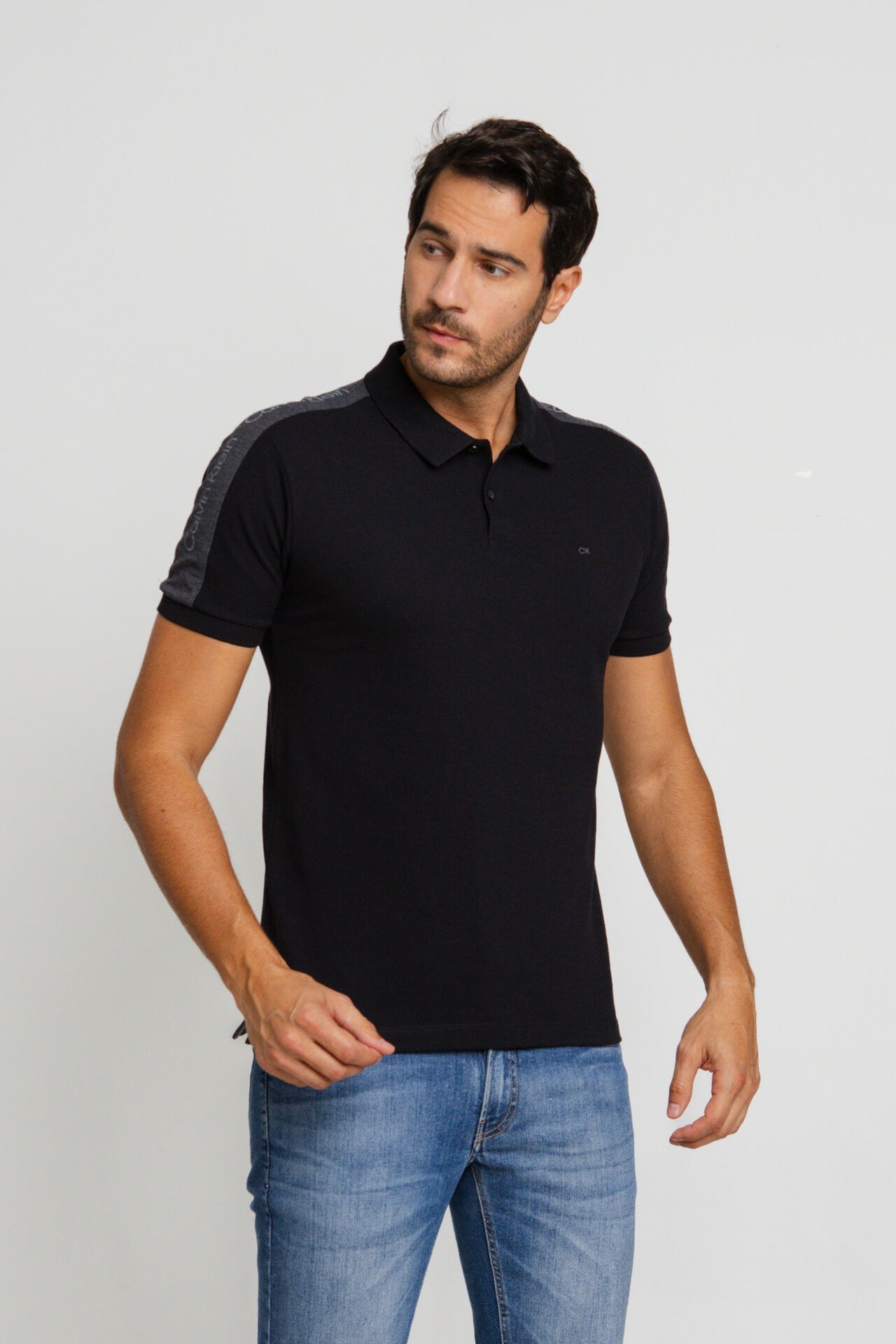 Polo Masculina Slim Fit Calvin Klein com Logo no Ombro - Henri Store