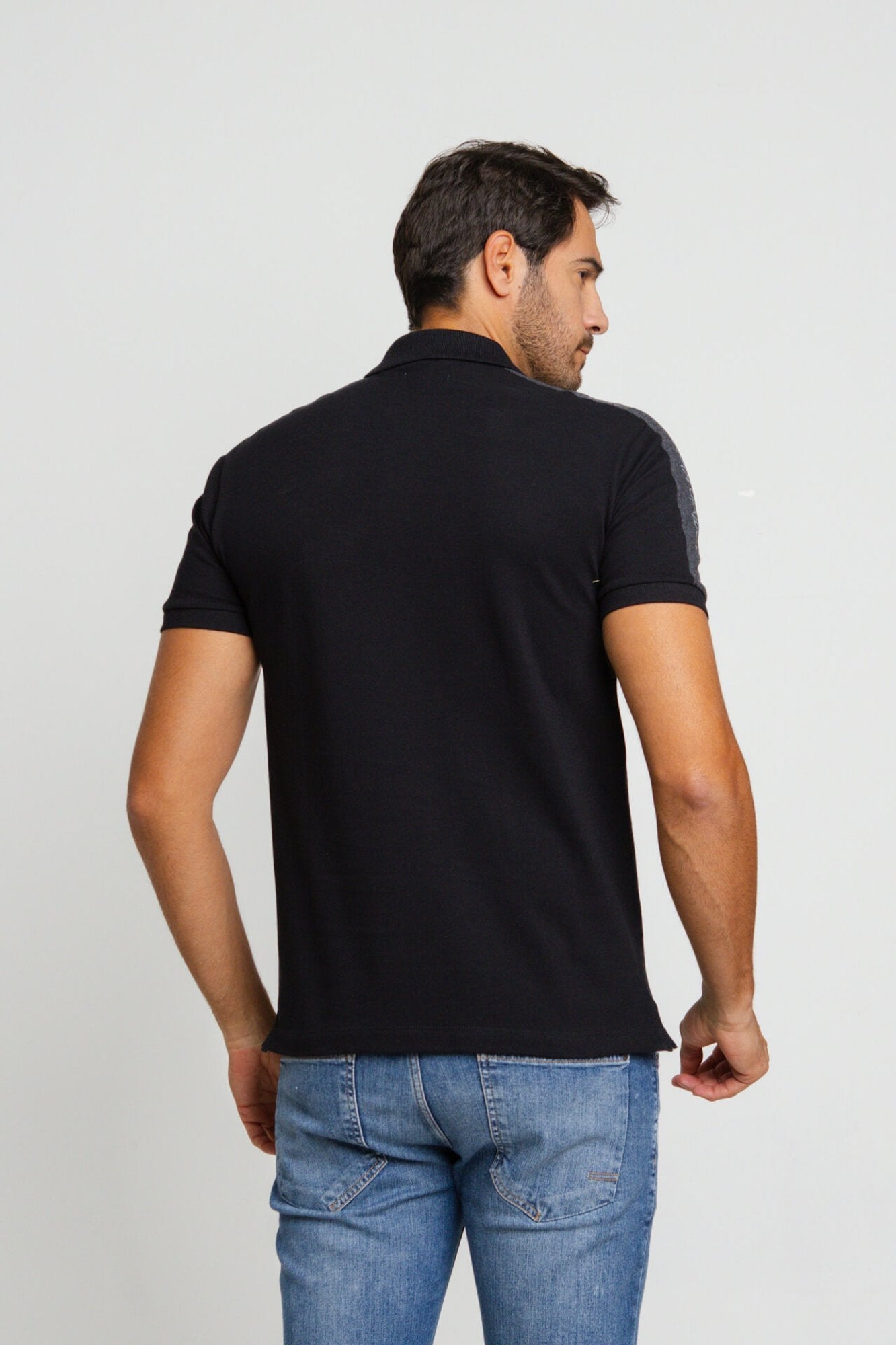 Polo Masculina Slim Fit Calvin Klein com Logo no Ombro - Henri Store