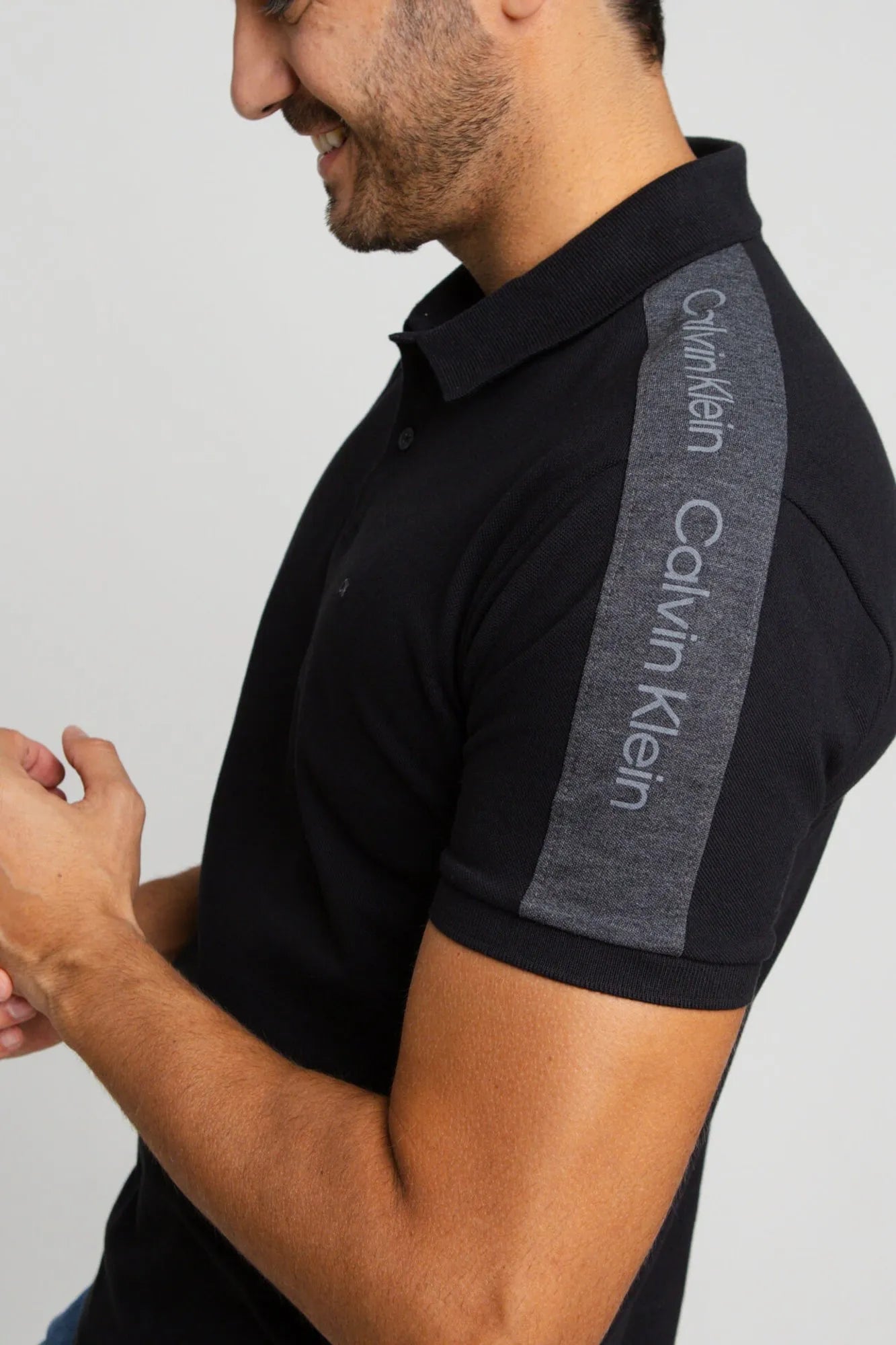 Polo Masculina Slim Fit Calvin Klein com Logo no Ombro - Henri Store