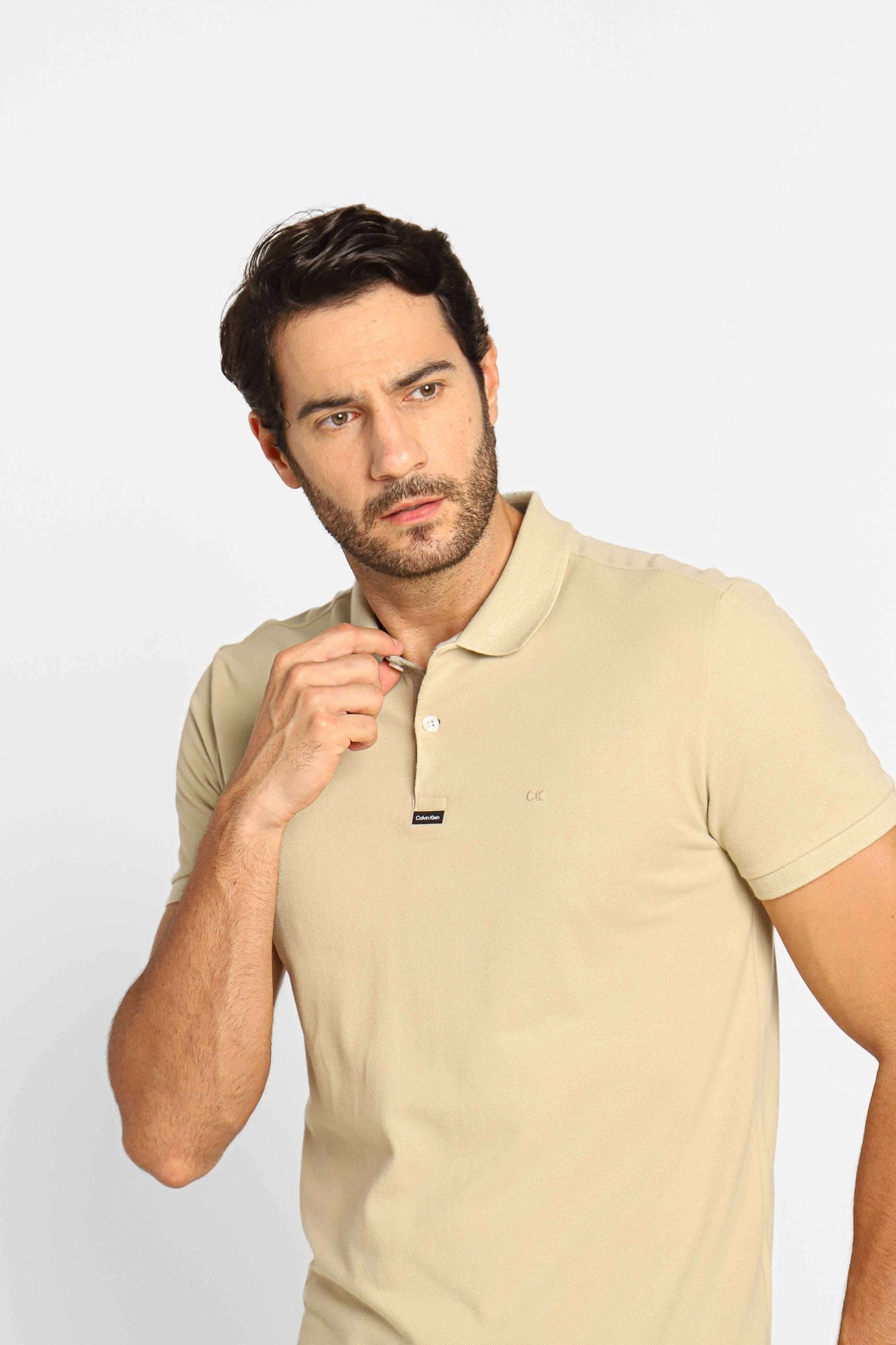 Polo Masculina Slim Fit Calvin Klein com Logo Termocolante Cáqui - Henri Store