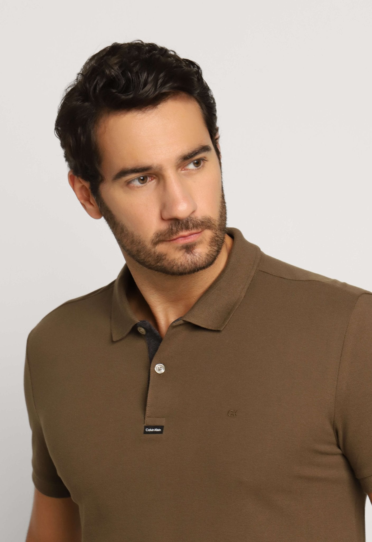 Polo Masculina Slim Fit Calvin Klein com Logo Termocolante CK no Peito Marrom - Henri Store