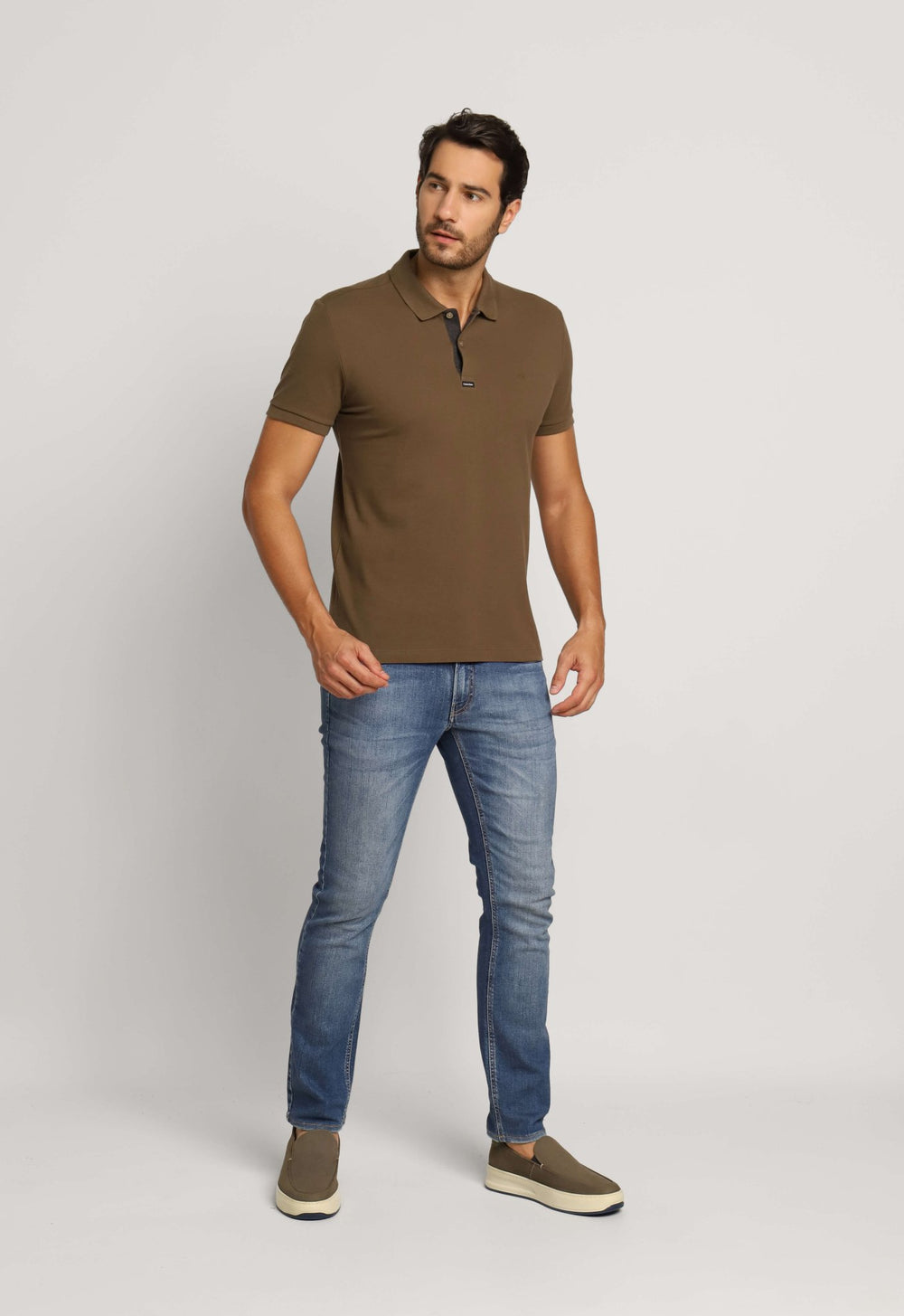 Polo Masculina Slim Fit Calvin Klein com Logo Termocolante CK no Peito Marrom - Henri Store