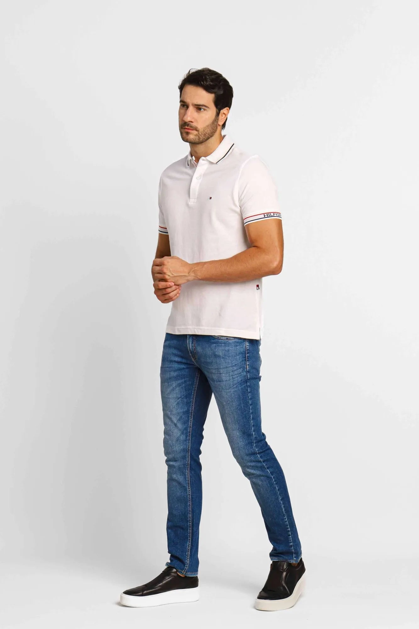 Polo Masculina Tommy Hilfiger com Logo no Punho Branco - Henri Store